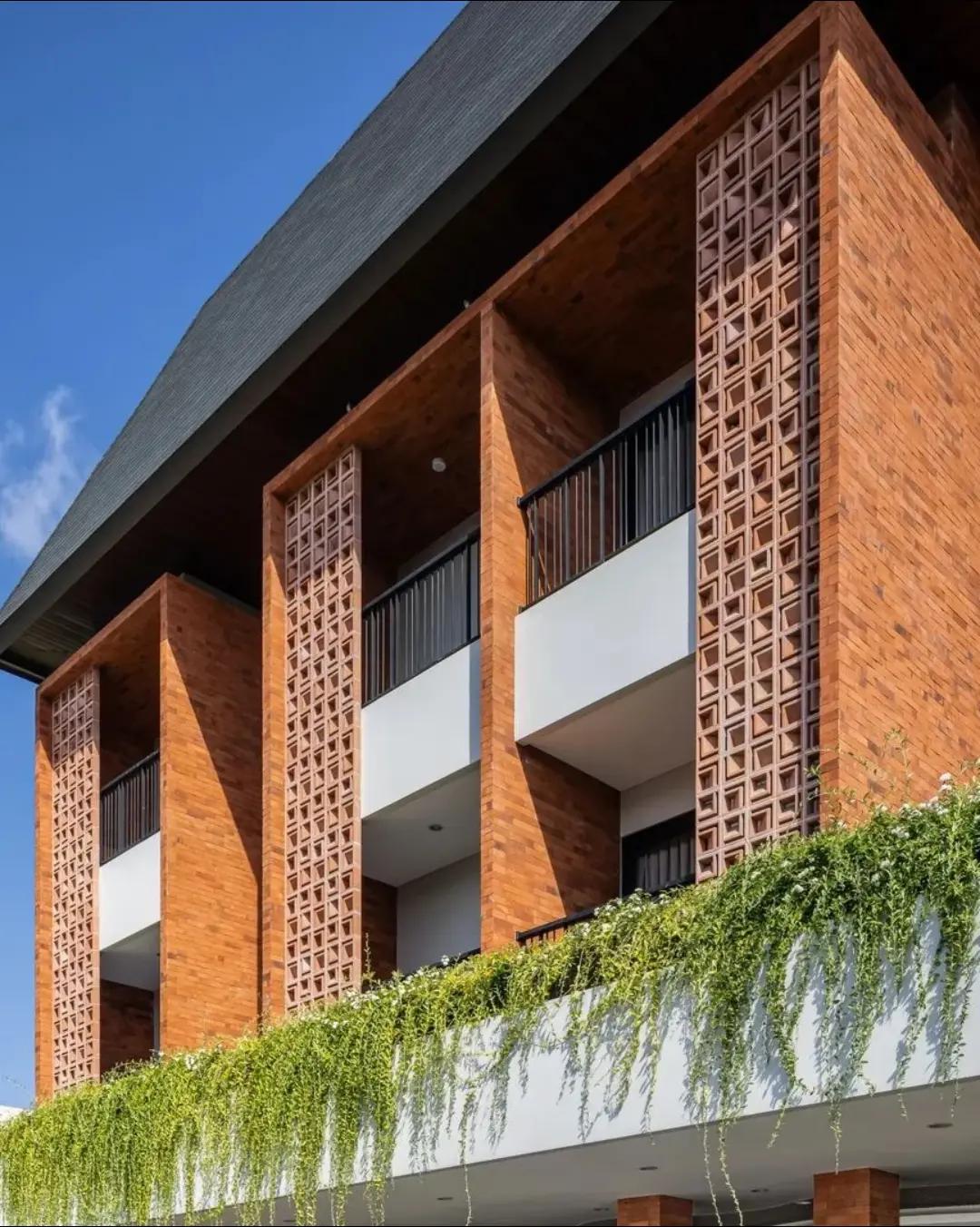 minimalist brizze block or roster beton minimalisinstallation on facade