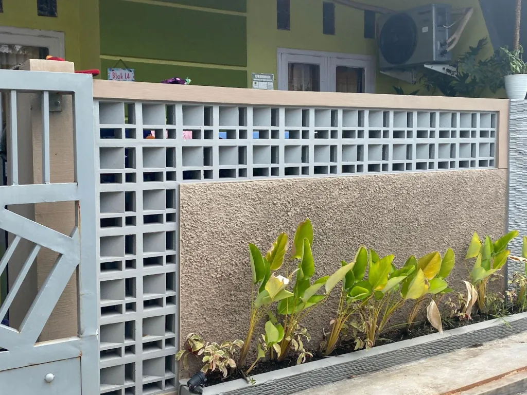use minimalist brizze block you get good ventilation your house or aritecture look aesthetic on fence