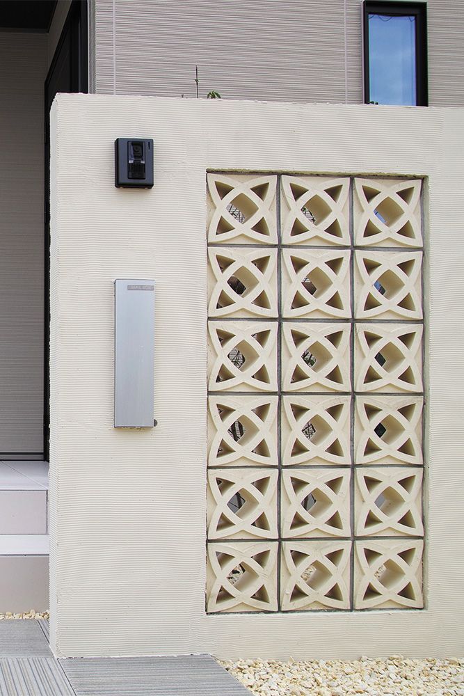 use minimalist brizze block you get good ventilation your house or aritecture look aesthetic on fence