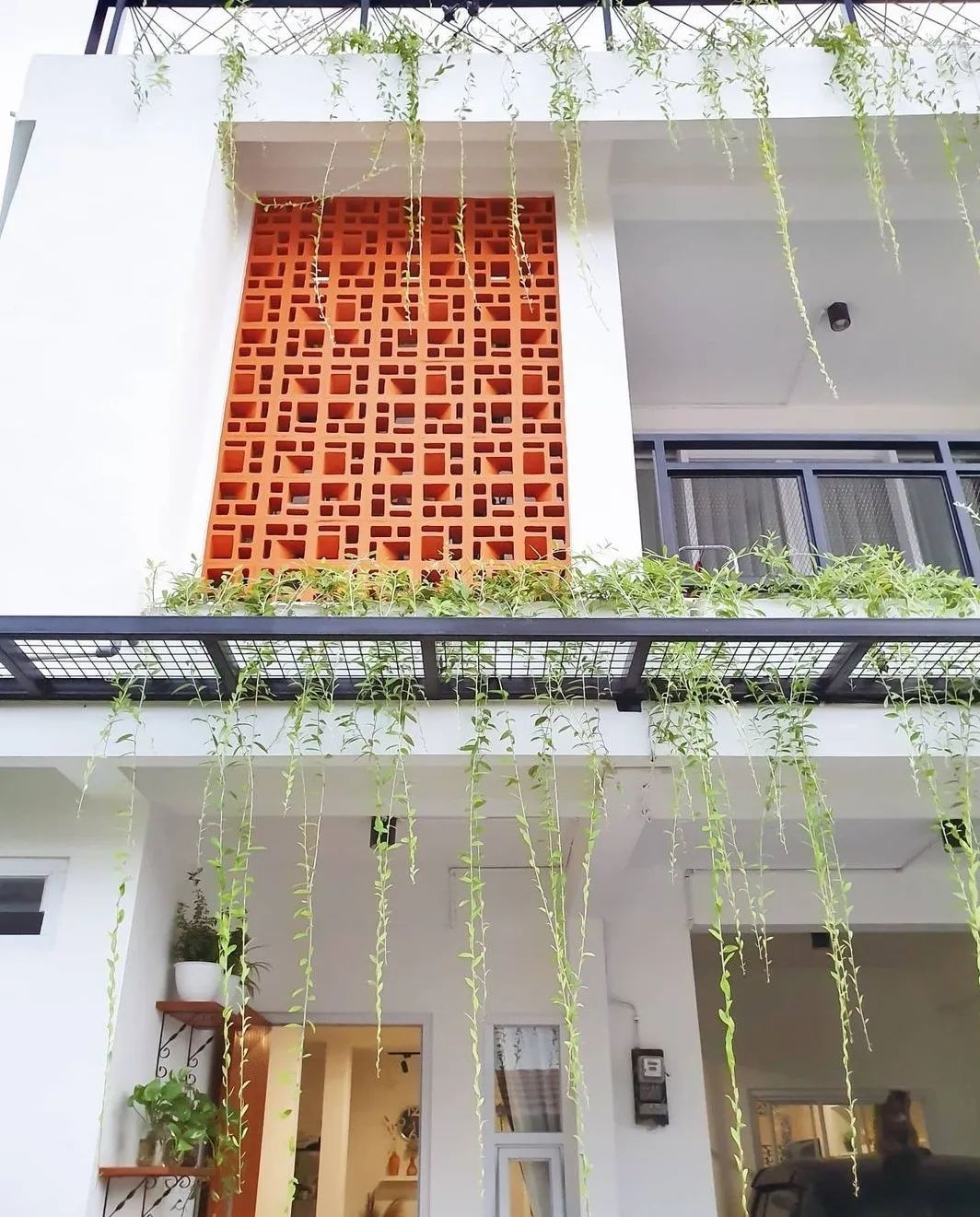 minimalist brizze block or roster beton minimalisinstallation on facade