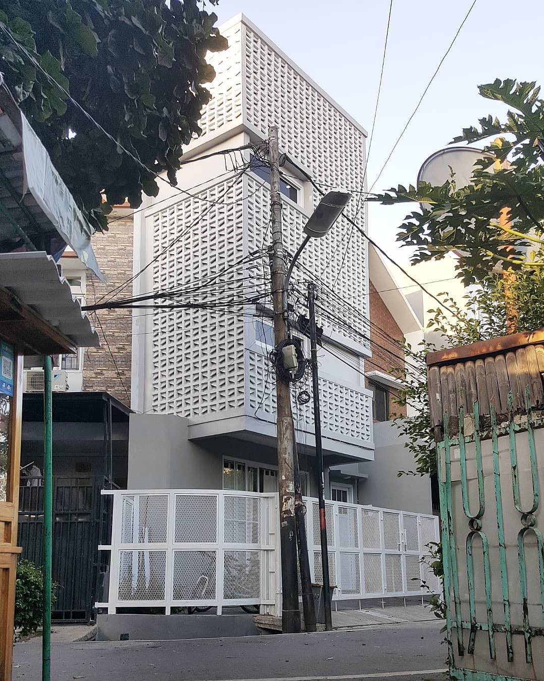 minimalist brizze block or roster beton minimalisinstallation on facade