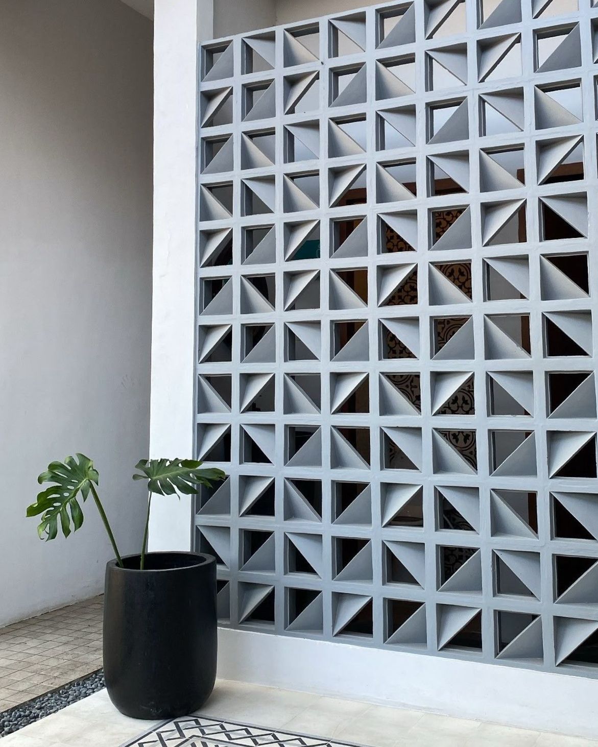 use minimalist brizze block you get good ventilation your house or aritecture look aesthetic on fence