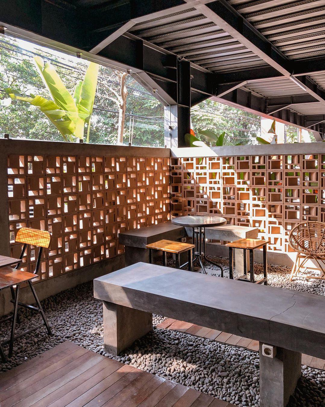 use minimalist brizze block you get good ventilation your house or aritecture look aesthetic on fence