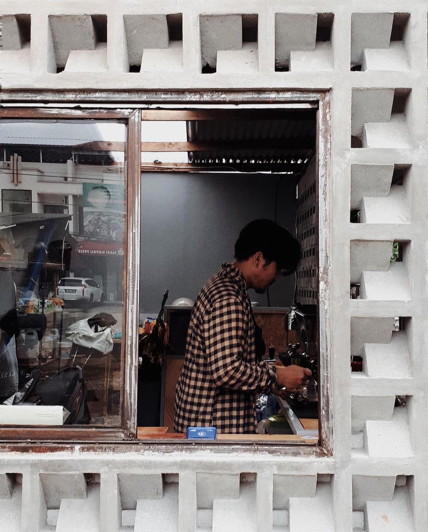 use minimalist brizze block you get good ventilation your house or aritecture look aesthetic on fence