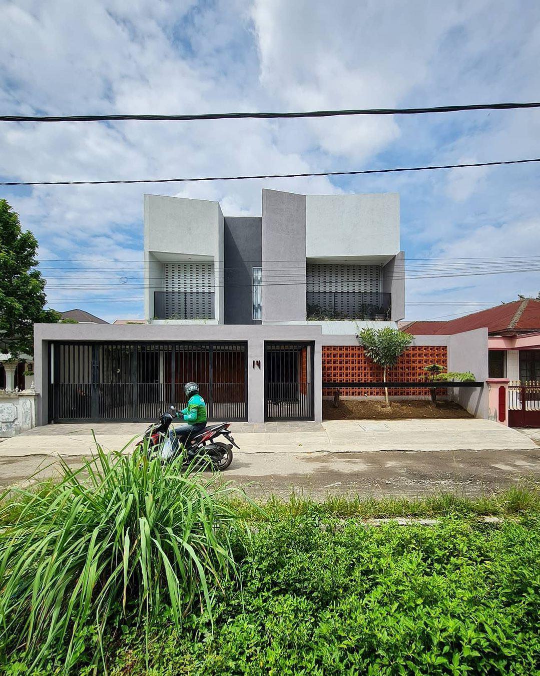 use minimalist brizze block you get good ventilation your house or aritecture look aesthetic on fence