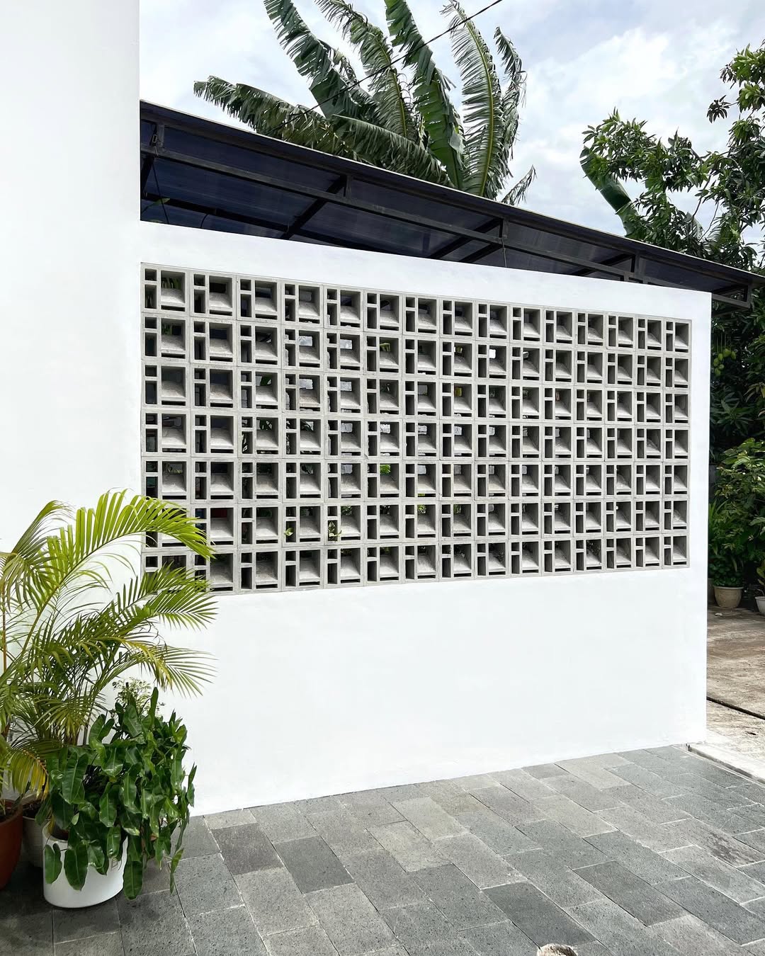 use minimalist brizze block you get good ventilation your house or aritecture look aesthetic on fence