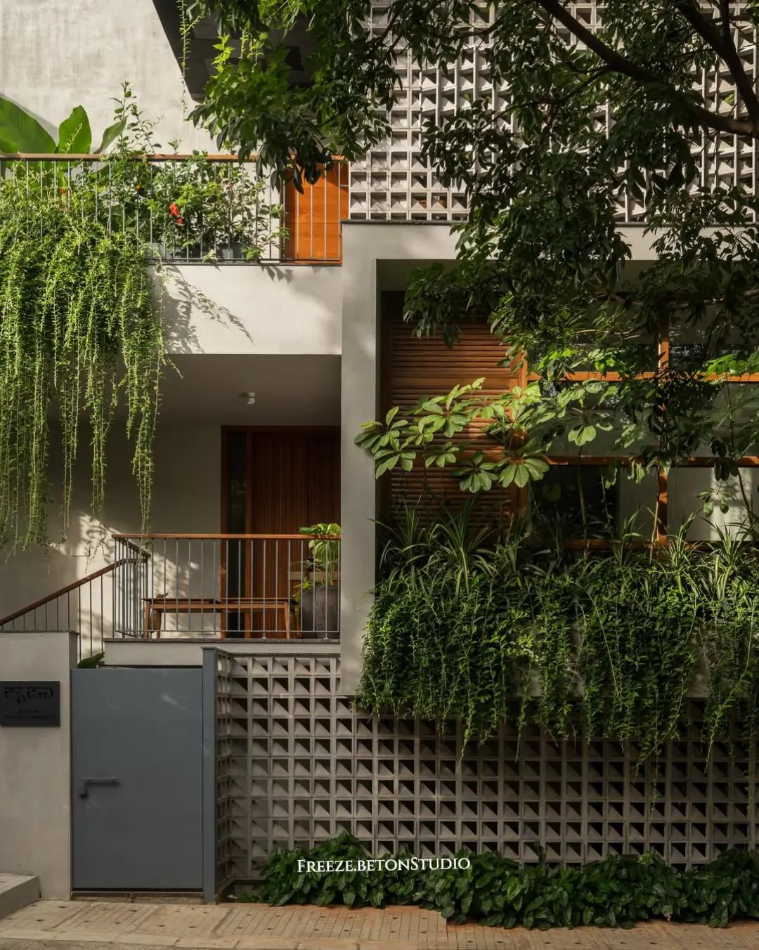 use minimalist brizze block you get good ventilation your house or aritecture look aesthetic on fence