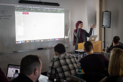 Sara Soueidan leading a workshop