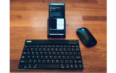 A cellphone that has a keyboard and a mouse connected via Bluetooth