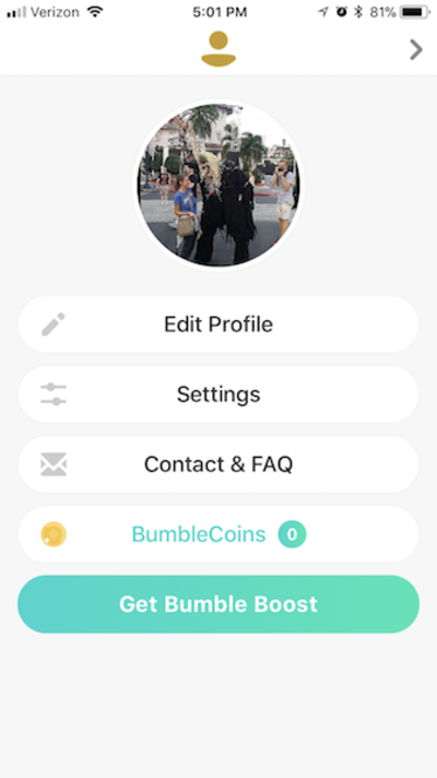 Simple navigation arrows on Bumble