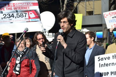 Aaron Swartz speaking in front of a crowd