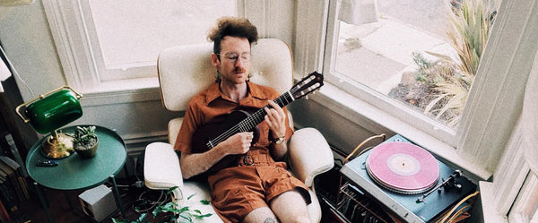 unusual experiences in London, learn the ukulele