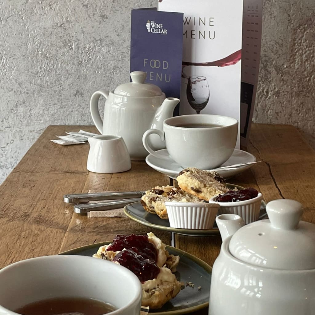 Royal Pavilion and Sparkling Cream Tea for Two at the Wine Cellar
