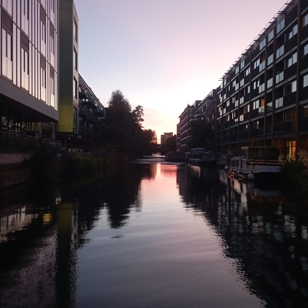 Sunset Paddleboard through London