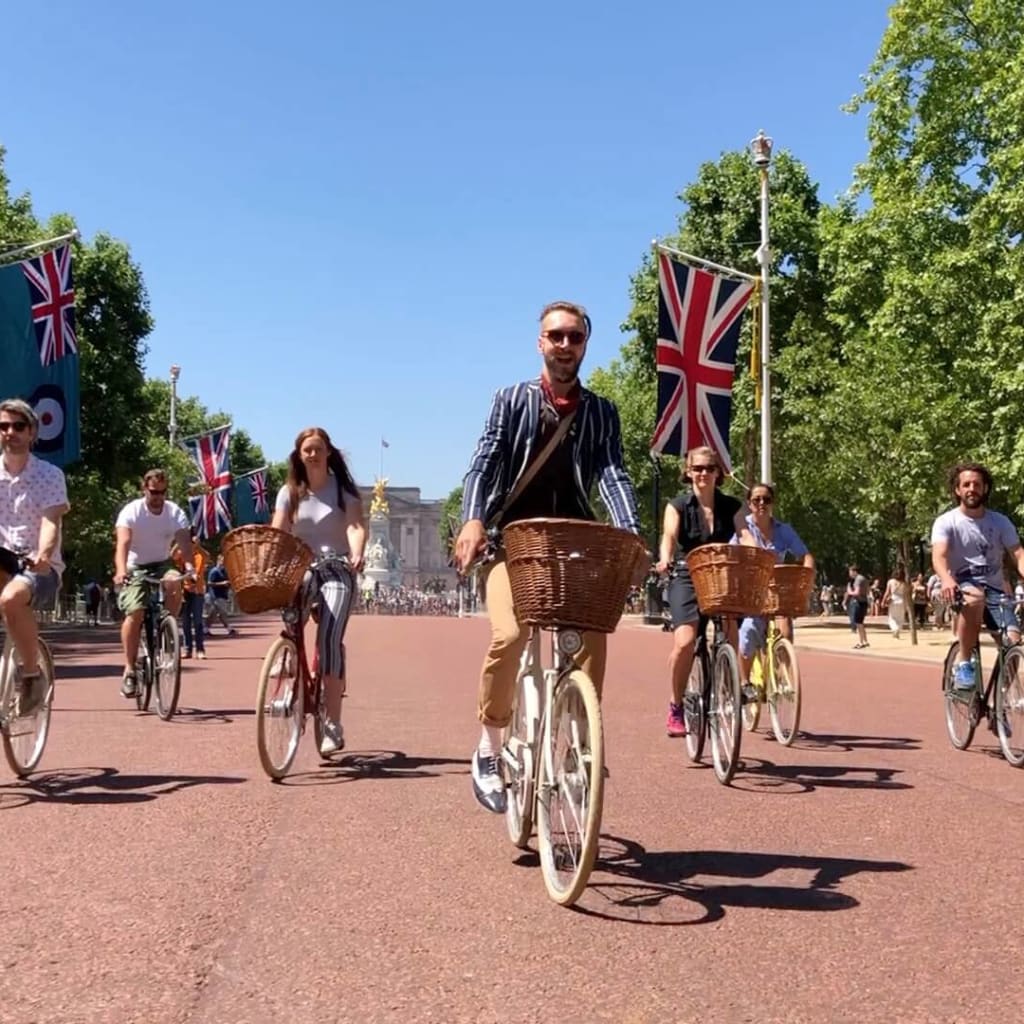Landmarks and Gems Cycle Tour for Two