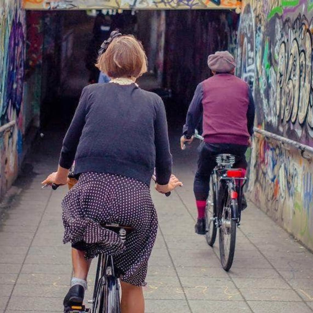 Landmarks and Gems Cycle Tour for Two