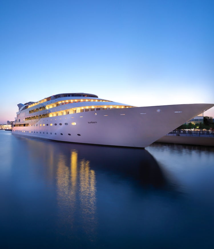 Luxury London Yacht Overnight Stay With Afternoon Tea