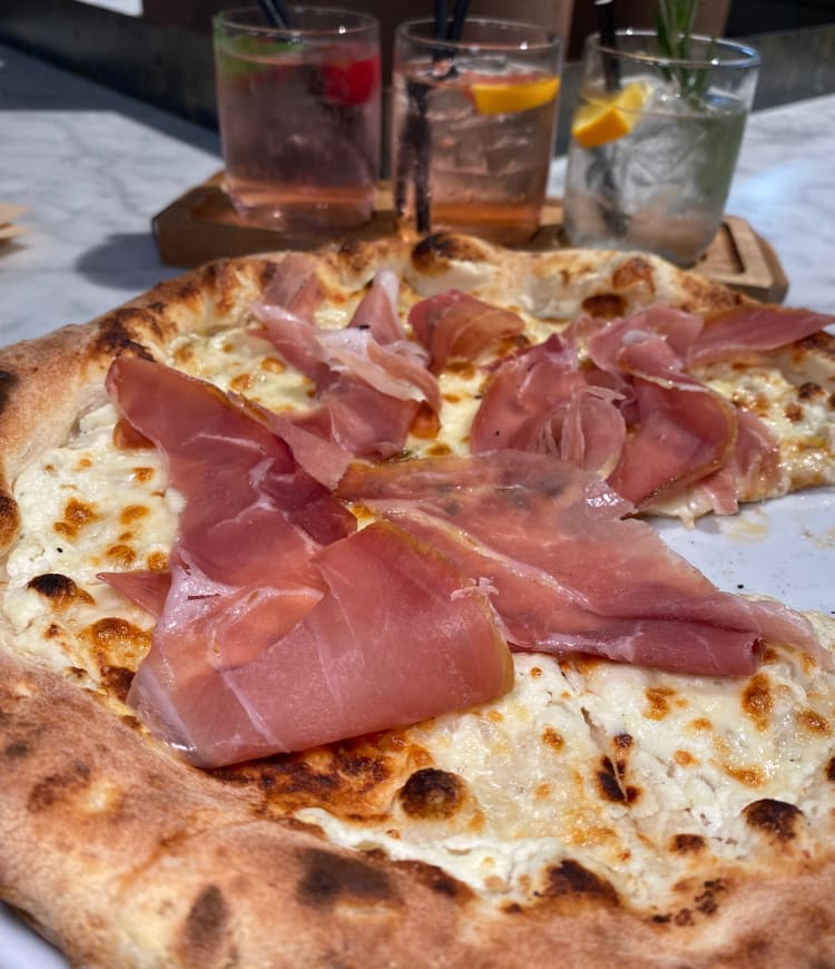 PIZZA & COCKTAILS HUNT IN MAYFAIR
