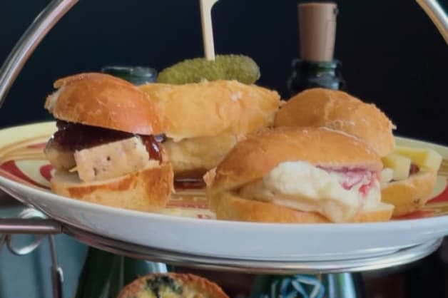Brioche buns with cheese fillings on the cake stand