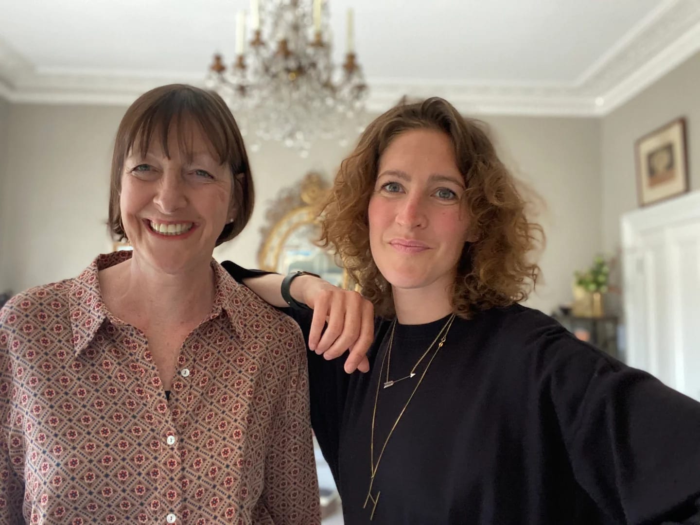 mother and daughter.jpg__PID:f894d2fc-11b7-47de-87e1-9cc711994be4