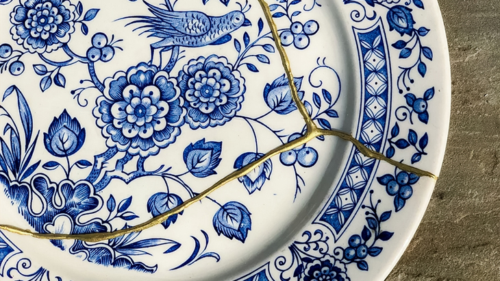Blue and white decorative plate restored using traditional Kintsugi gold repair