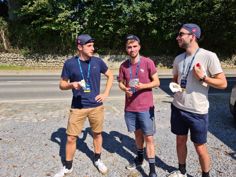even voorproeven (rijstgebakjes voor de renners).jpg