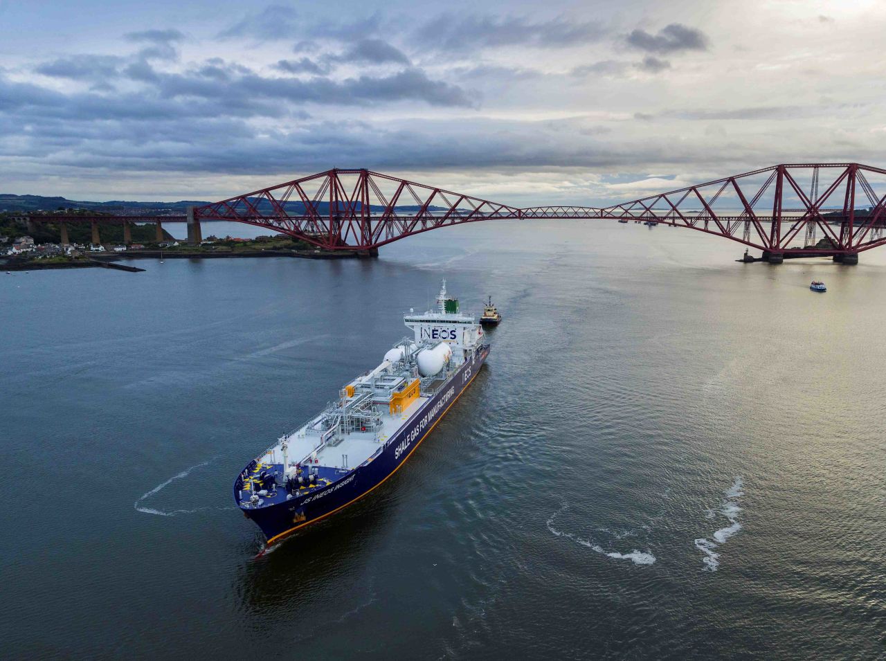 Insight under the forth bridge (low res).jpg