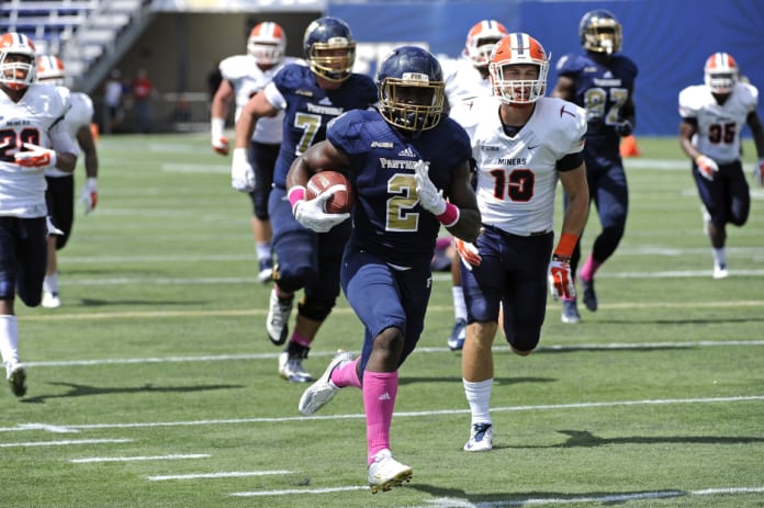 wr-anthony-jones-fiu-footbal-vs-utep-2015-min FIU football WR Anthony Jones running against utep 2015