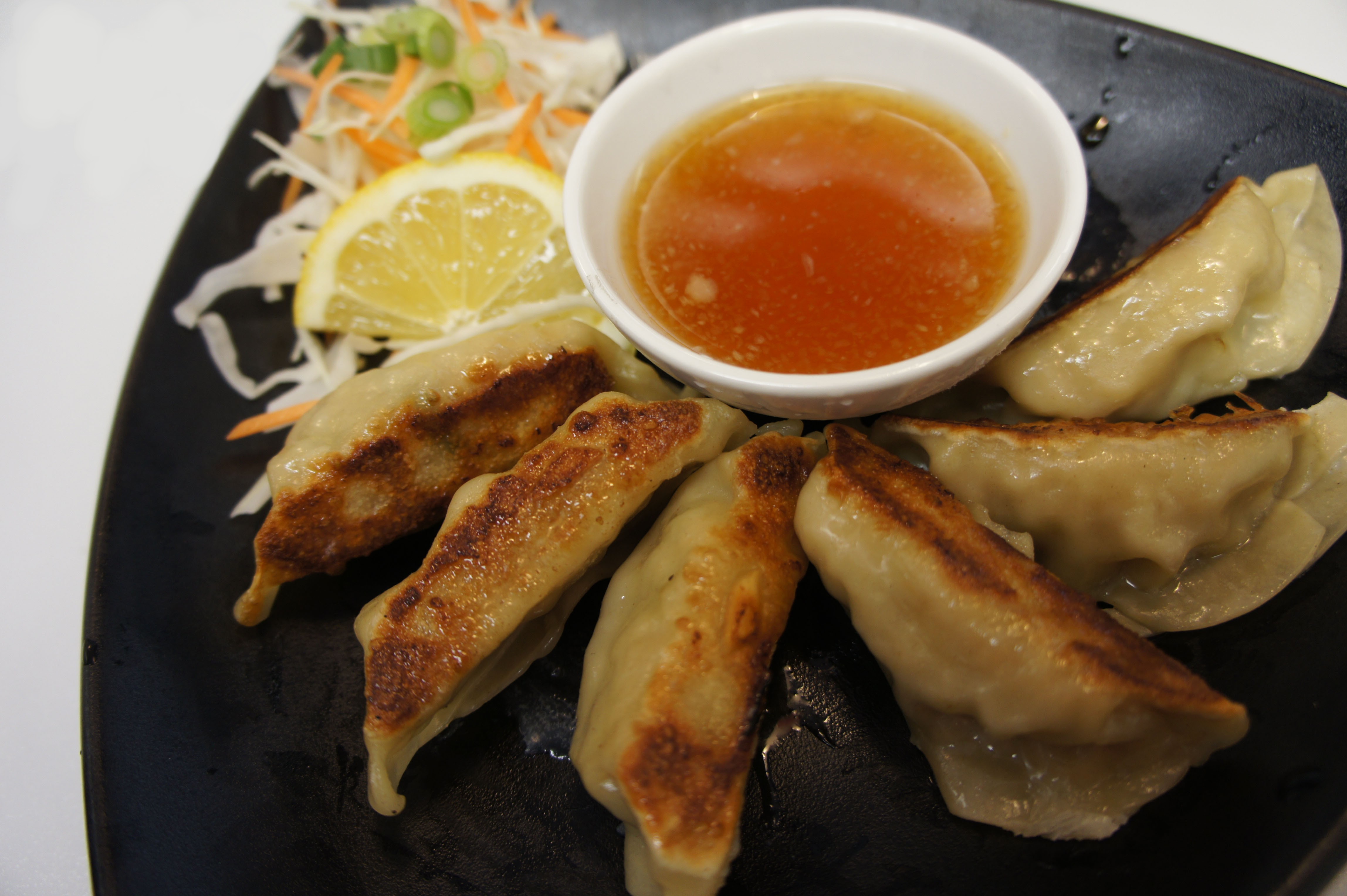 Chicken Gyoza (pan fried) (6 pcs)