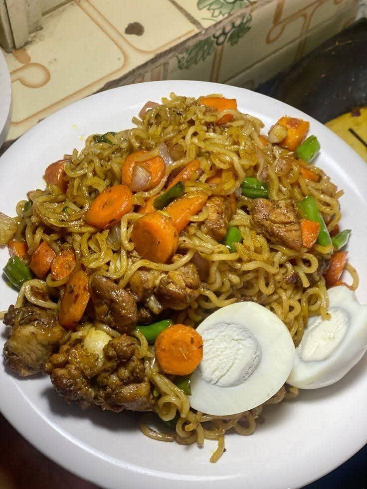 ChefOnpoint Chicken & Egg Stir-Fry Noodles 鸡丁蔬菜炒面配水煮蛋 (Jī Dīng Shū Cài Chǎo Miàn Pèi Shuǐ Zhǔ Dàn