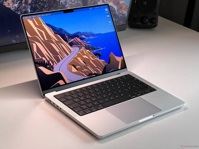 Macbook pro 2024 14inches
