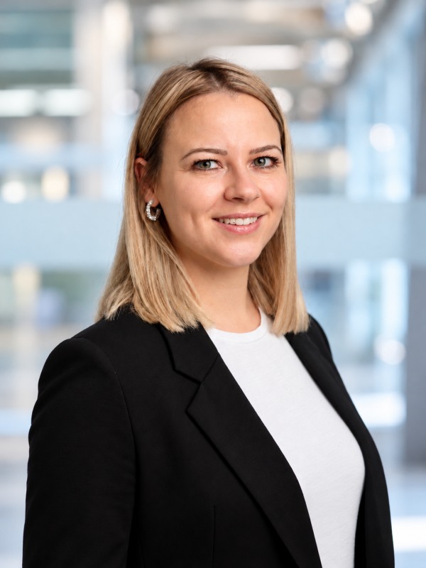 Yvonne Szeimies Portrait 2