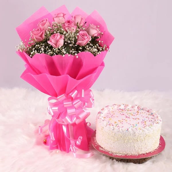 500 gm Pink And White Roses with Chocolate Delight Cake