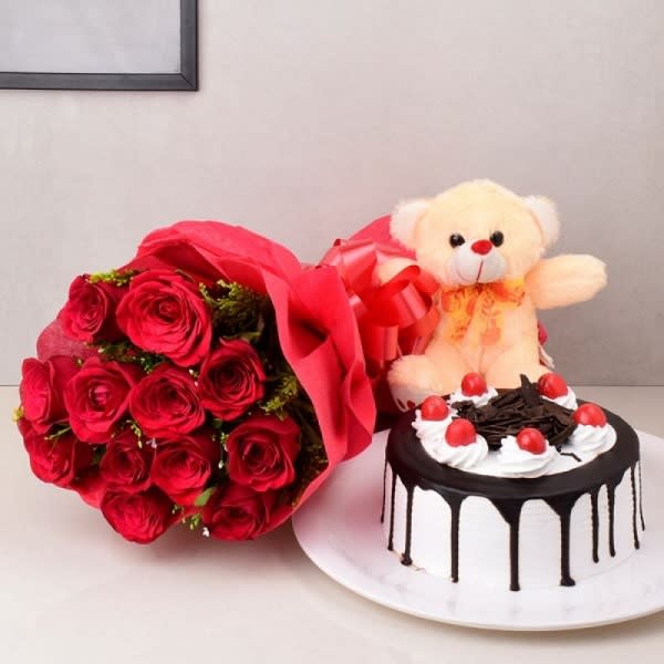 Buy Be My Valentine Cake | Online Cake Delivery - CakeBee