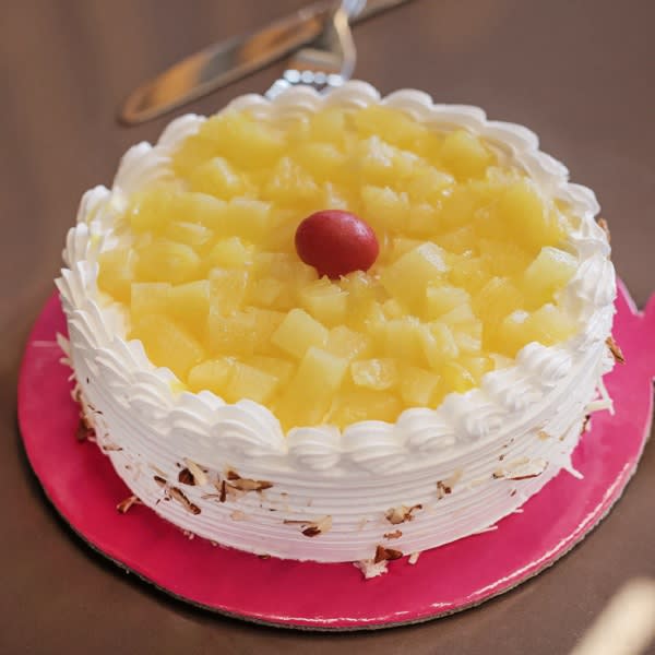 Pineapple Cake | Cake Delivery in Kollam | CakesKart