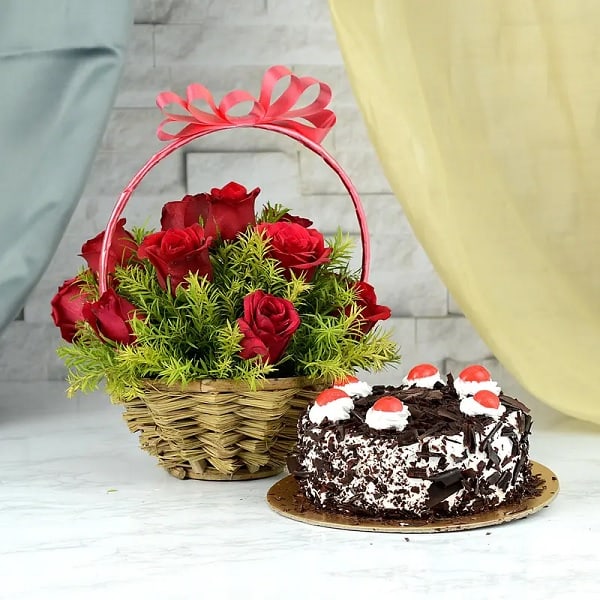 Buy cake basket Fresh Cake - Blackforest Online at Best Price of Rs null -  bigbasket