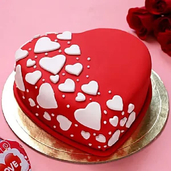 Hearts Bounty Valentine Fondant Cake 1 Kg