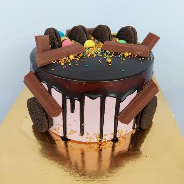 Chocolate Cake with Oreo and Kitkat Toppings