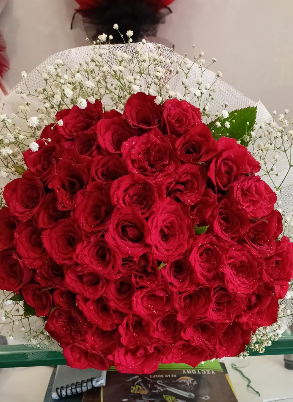 Order 50 Roses Bouquet online | free delivery in 3 hours - Flowera