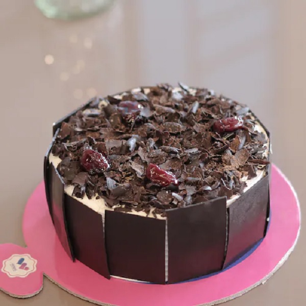 Order Amazing Black Forest Cake online | free delivery in 3 hours - Flowera