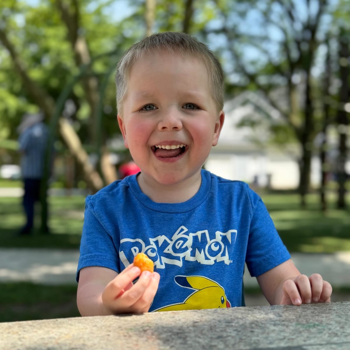Enjoying a nice lunch in the park with this guy. ♥️