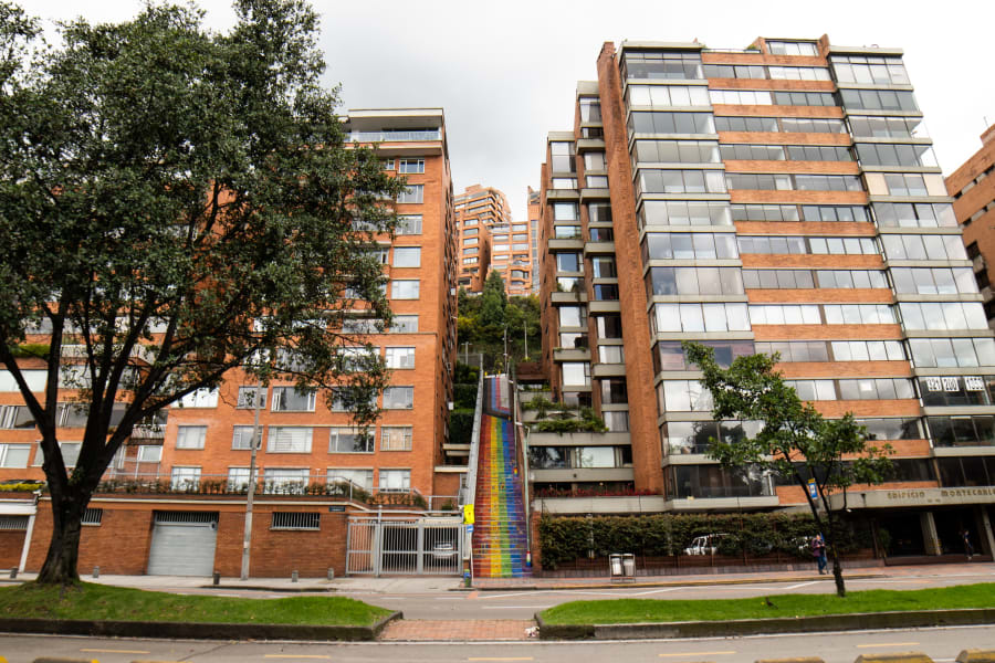 Escalera con colores LGBTI 611