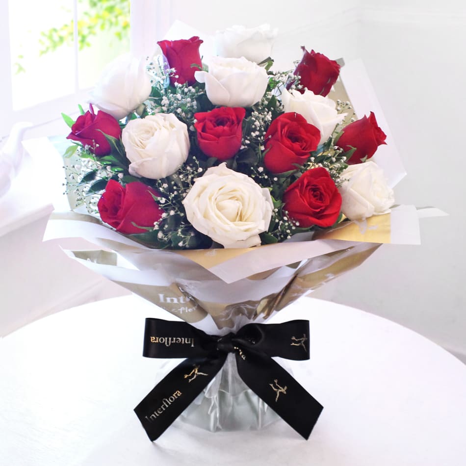 Classic Beauty of 15 Red and White Roses: Order Anniversary ...