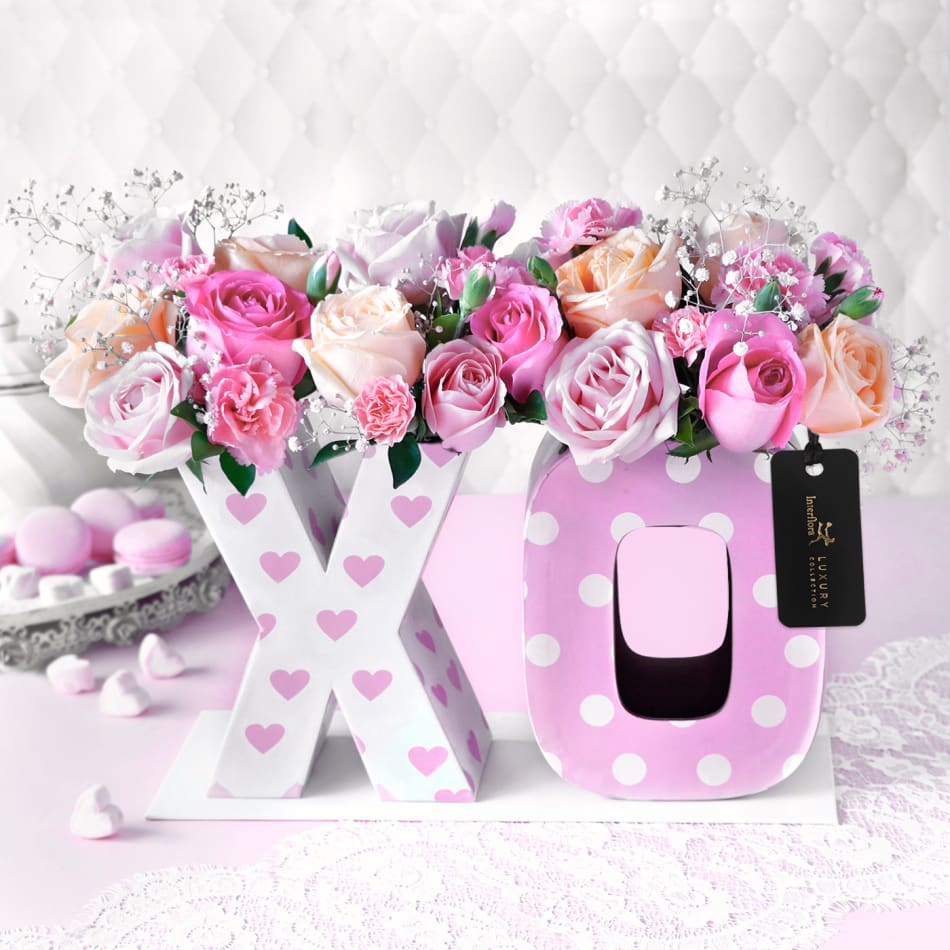 Hugs And Kisses Arrangement: Order Anniversary Flowers Online ...