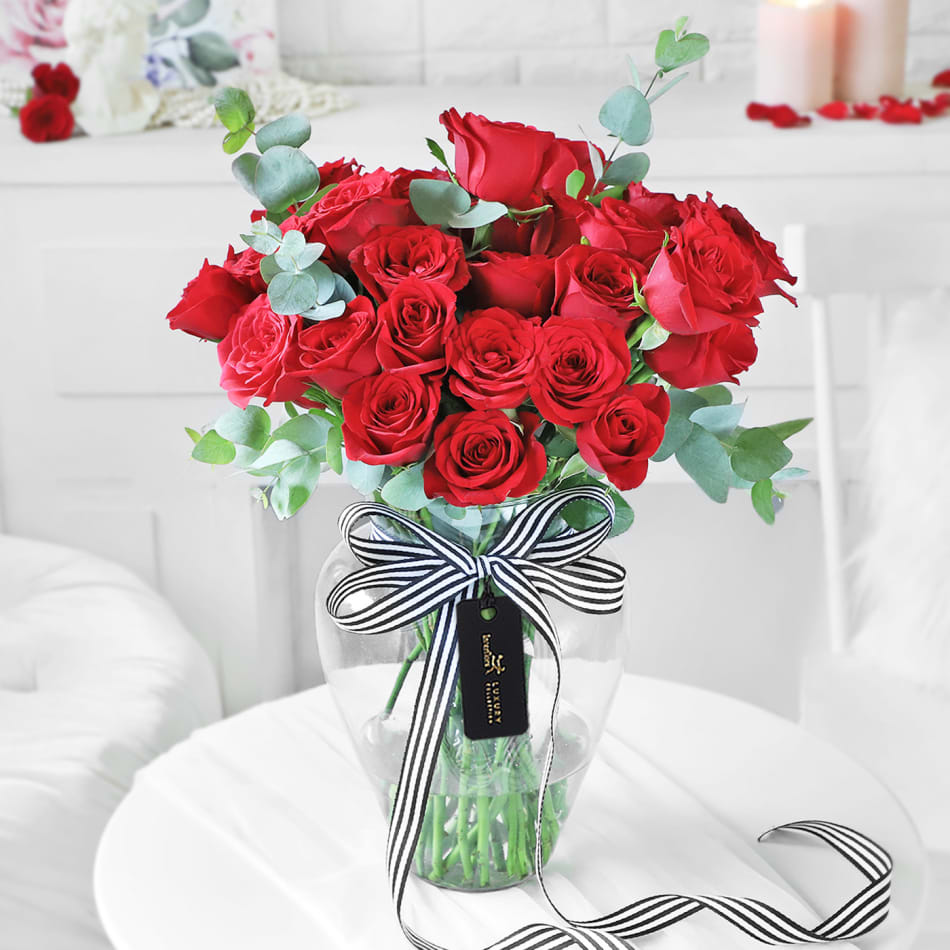 Pouring Love in Vase: Order Anniversary Flowers Online ...