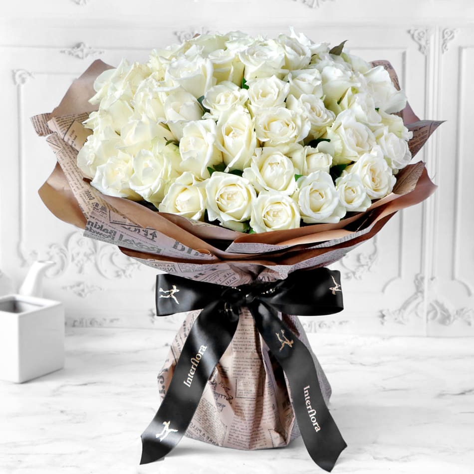 Unforgetabble 50 White Roses Hand Tied: Order Apology Flowers ...