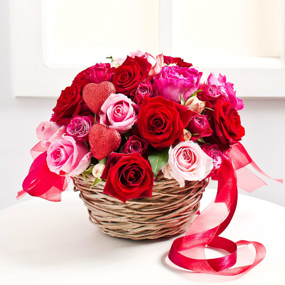 Valentine's Day Flower Arrangement: Order Flowers Online ...