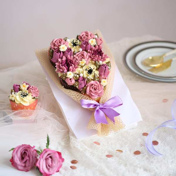 Lilac Buttercream Cupcakes Bouquet