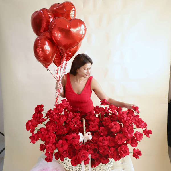 Manish Malhotra - Flower Arrangment