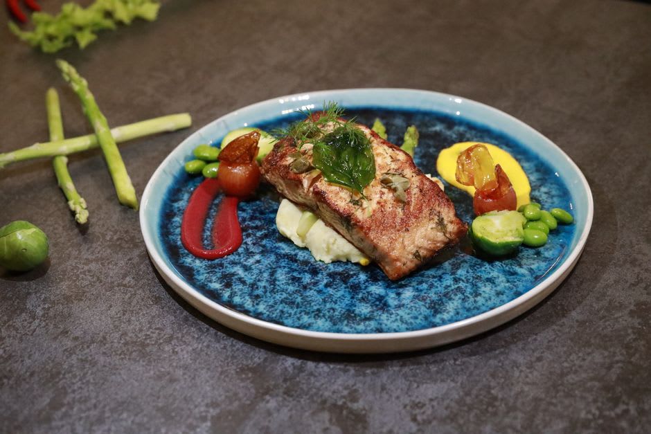 Peixe ao molho de tomate com batata-doce